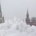 Russia, “nevicata apocalittica” a Mosca: mai così tanta neve da marzo 2013, si potrebbe superare il record del 1956 [FOTO]
