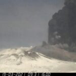 Etna, oggi il 15° parossismo in un mese: la fase più intensa è durata circa due ore con innumerevoli esplosioni e sostenute fontane di lava per mezz’ora []FOTO