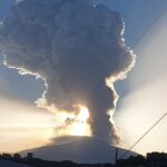 Etna, la nube di cenere ha ricoperto di nero anche la Calabria jonica meridionale. Grave calamità nei paesi etnei