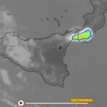 Eruzione Etna, la nuvola di cenere ha fatto abbassare la temperatura di 2°C a Reggio Calabria: “effetto Tambora” sullo Stretto di Messina