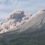 Indonesia, nuova intensa eruzione del vulcano Sinabung: allerta sull’isola di Sumatra [FOTO e VIDEO]