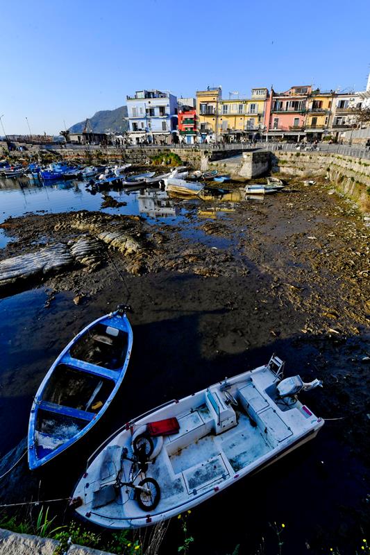 Bradisismo e bassa marea a Pozzuoli