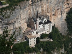 santuario-madonna-della-corona