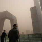 Meteo, nuova tempesta di sabbia a Pechino: alti livelli di inquinamento nella capitale cinese [FOTO]