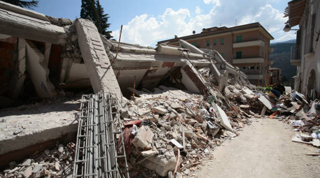 terremoto l'aquila via campo di fossa 2009