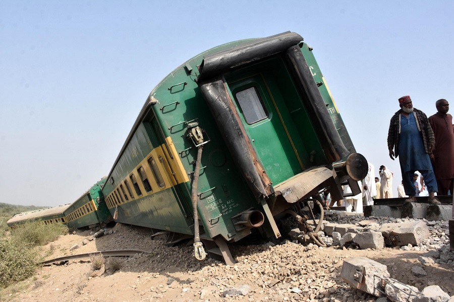 incidente treno pakistan