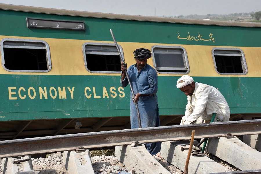 incidente treno pakistan