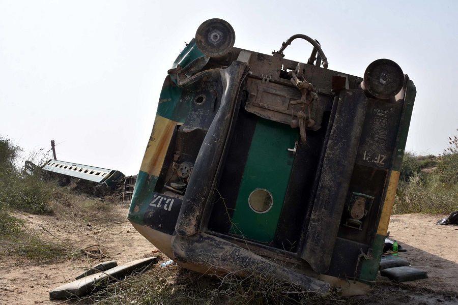 incidente treno pakistan