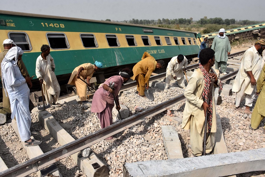 incidente treno pakistan