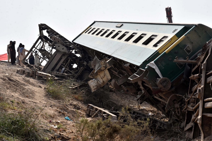 incidente treno pakistan