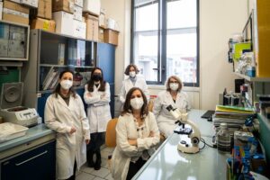 Batteri mangia-plastica per riciclare i rifiuti organici