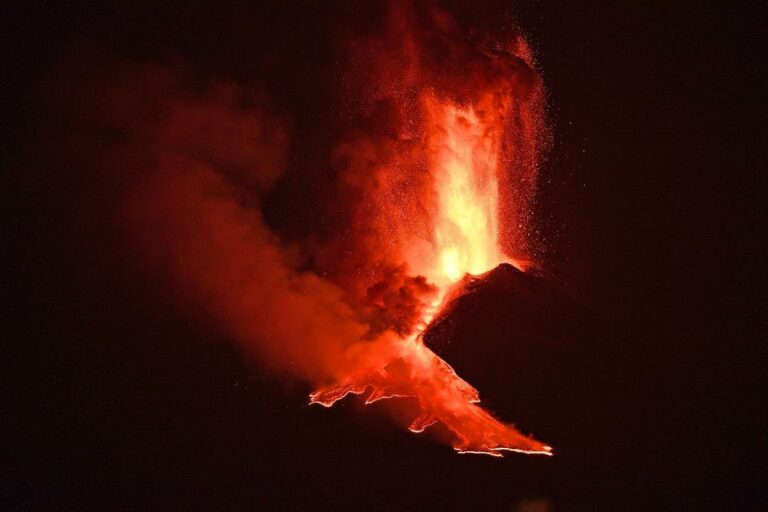 eruzione etna oggi