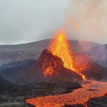 Islanda, l’eruzione del vulcano Fagradalsfjall diventa più esplosiva: portata del flusso di lava costante [FOTO e VIDEO]