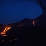 Continua l’eruzione del vulcano Pacaya, flusso di lava di quasi 4km: è ormai vicinissimo alle case di due comunità [FOTO]