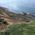 Enorme frana dalla scogliera del Dorset, in Inghilterra: precipitano 4.000 tonnellate di roccia, spiaggia sepolta dai detriti [FOTO e VIDEO]