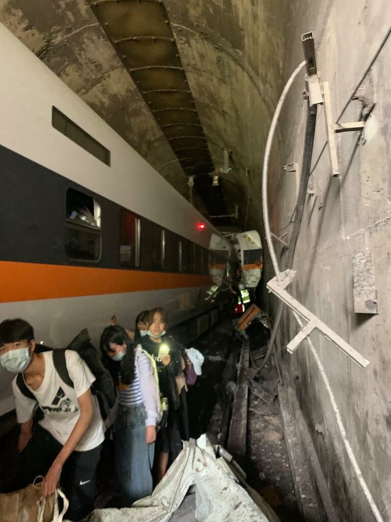 incidente treno taiwan