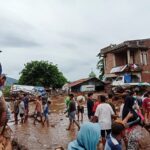 Inondazioni in Indonesia: si aggrava il bilancio delle vittime, migliaia di sfollati [FOTO]