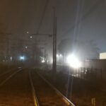 Reggio Calabria avvolta da una spettacolare nebbia notturna: l’ululato della “Lupa” in riva allo Stretto – FOTO e VIDEO