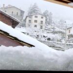 Maltempo Lombardia, torna l’inverno in Valtellina e Valchiavenna: neve a bassa quota, alcuni passi alpini chiusi [FOTO]