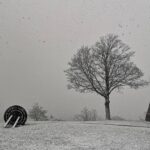 Maltempo Marche: nevica fino a bassa quota, imbiancata Urbino. Venti di oltre 70km/h e mareggiate [FOTO e VIDEO]