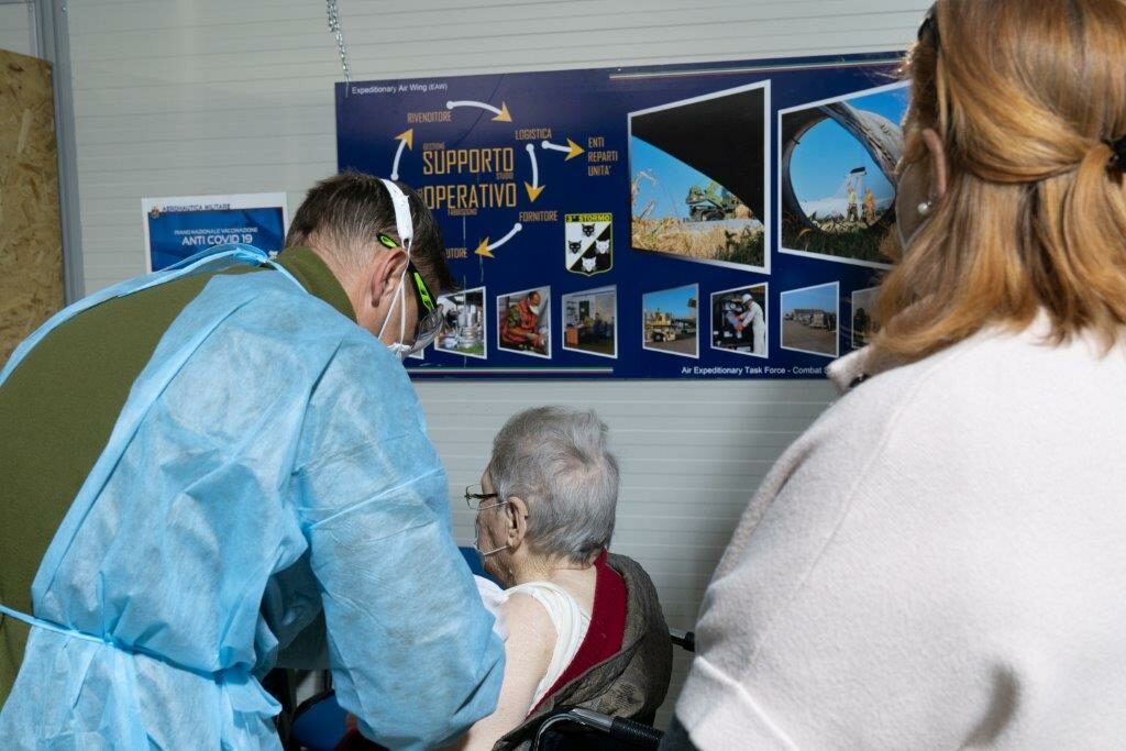 presidi vaccinali dell'Aeronautica e Milano e Verona