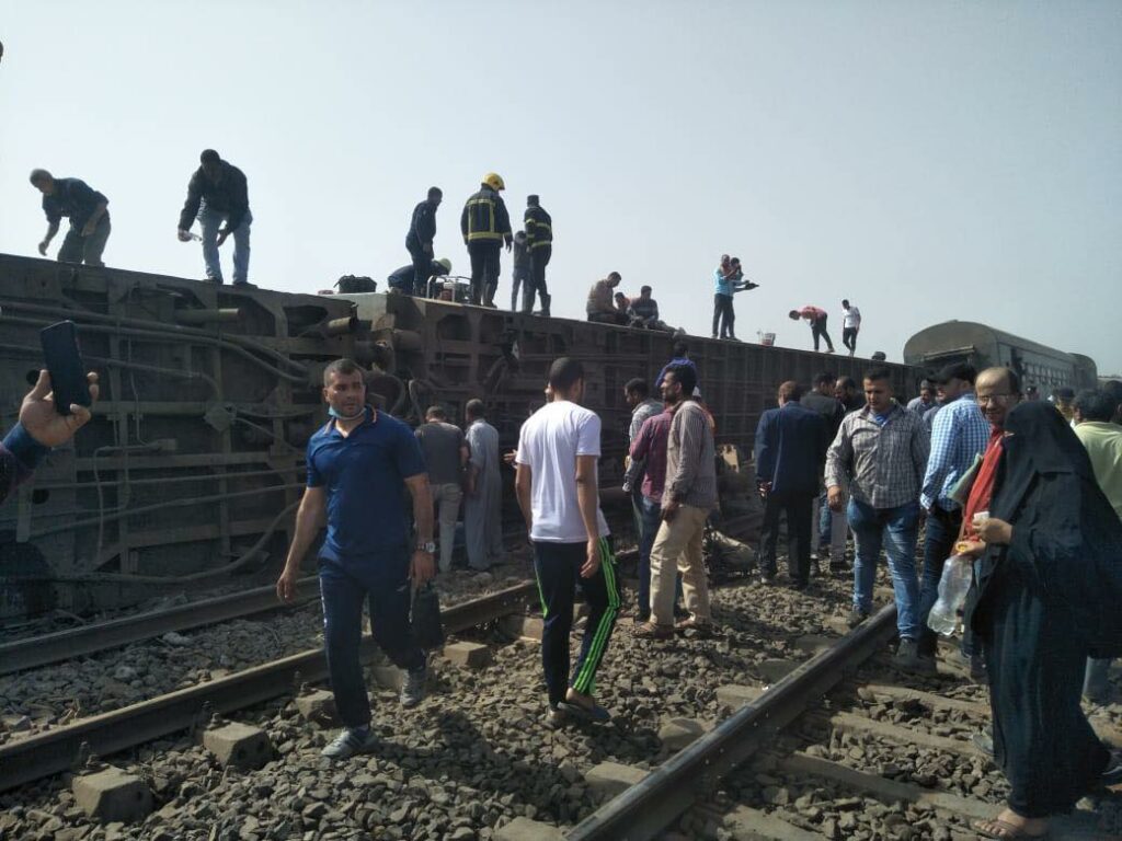 treno deragliato egitto
