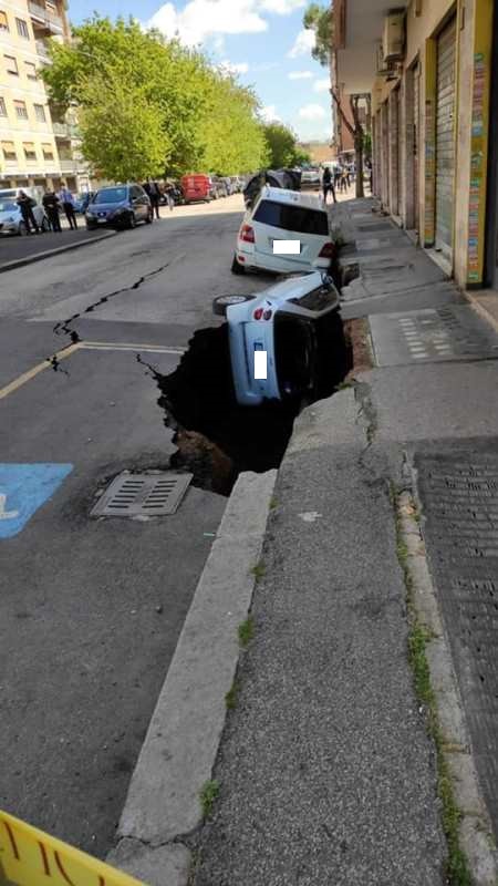 Roma voragine via zenodossio