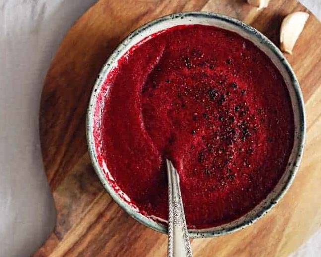 Zuppa cremosa alla barbabietola