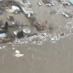 Meteo, alluvione in Canada a causa del disgelo: acqua e ghiaccio del fiume Mackenzie devastano Fort Simpson [FOTO e VIDEO]