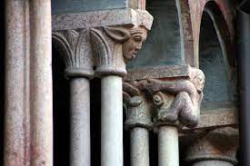 capitelli chiostro bologna