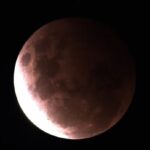 L’Eclissi di Superluna incanta il Mondo: il nostro satellite si è tinto di rosso, ecco le immagini LIVE [FOTO]