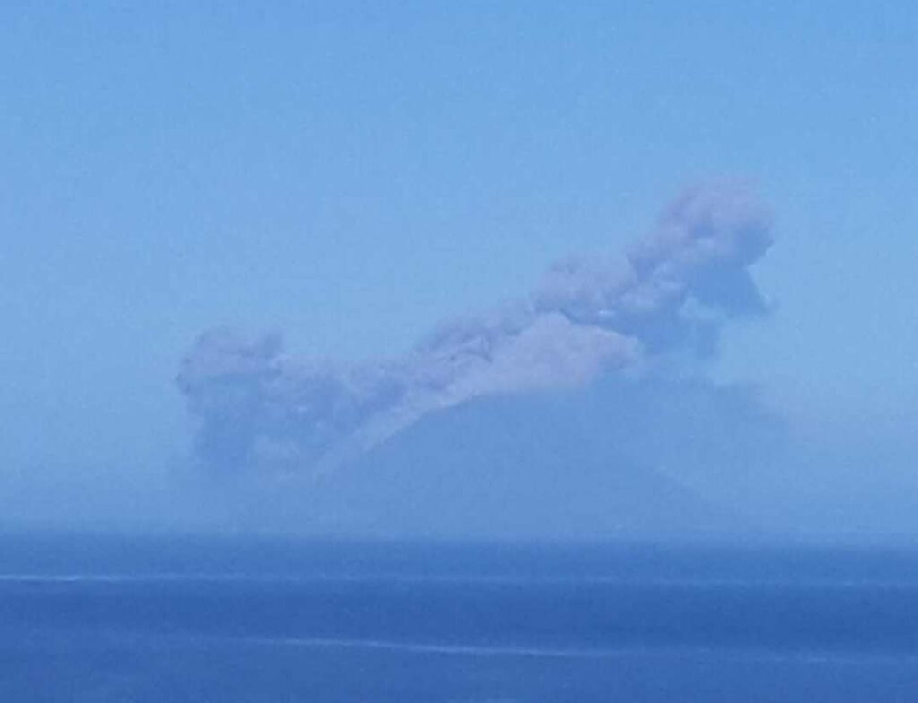 eruzione stromboli oggi