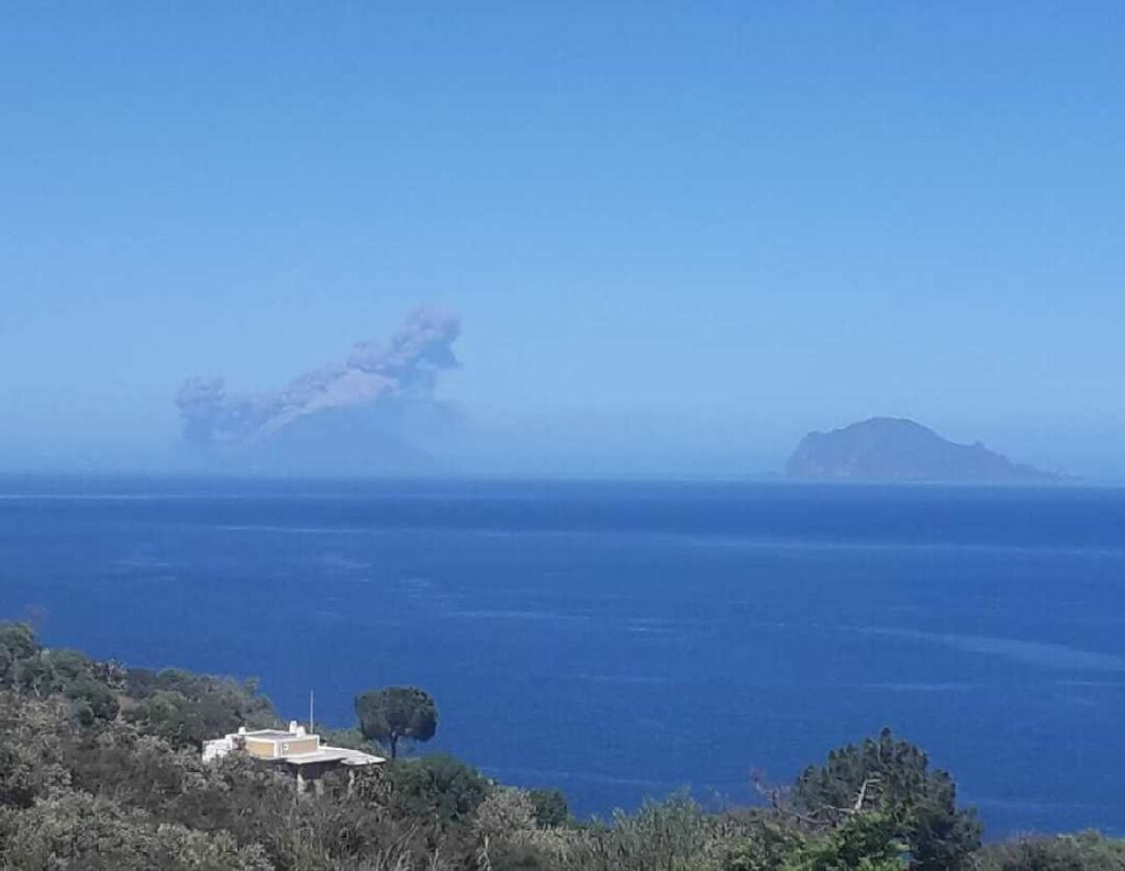 eruzione stromboli oggi