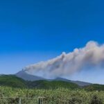 Etna, vulcano irrequieto: nuova intensa attività esplosiva dal Cratere di Sud-Est [FOTO]