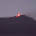 A Muntagna si è ‘arrabbiata’: l’Etna stasera fa paura con forti boati, tremore vulcanico e un’eruzione spettacolare [FOTO]