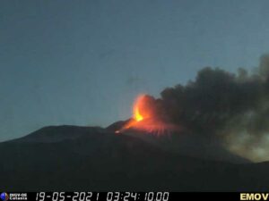 fontana di lava etna INGV