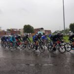 Maltempo sul Giro d’Italia, pioggia e vento sulla 4ª tappa: ciclisti nella bufera da Piacenza a Sestola [FOTO LIVE]
