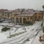 Maltempo, violenti temporali con grandine in Veneto: Castelfranco ricoperta di bianco, vigneti sepolti dal ghiaccio nel Trevigiano [FOTO e VIDEO]