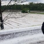 Maltempo, violenti temporali con grandine in Veneto: Castelfranco ricoperta di bianco, vigneti sepolti dal ghiaccio nel Trevigiano [FOTO e VIDEO]