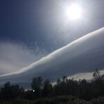 Tre spettacolari nubi lenticolari incantano il Sud: immagini mozzafiato tra l’Aspromonte e l’Etna – FOTO
