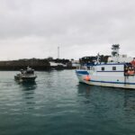 Tensioni post-Brexit sulla pesca a Jersey: Londra invia navi militari per proteggere l’isola dal blocco dei pescherecci francesi [FOTO]