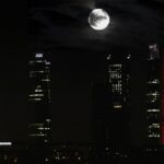 La più grande Superluna dell’anno protagonista del cielo: le FOTO dall’Italia e dal Mondo