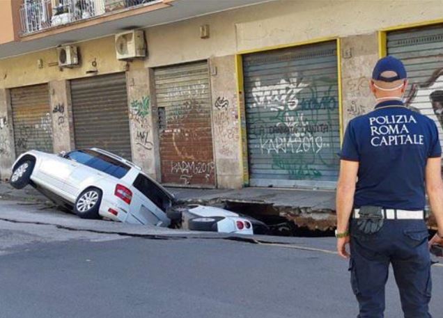 Roma voragine via zenodossio