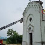 Maltempo Marche, fulmine colpisce chiesa a Sassoferrato: edificio non fruibile [FOTO]
