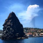 Etna in eruzione, violentissimo parossismo in atto: enorme colonna di cenere verso la costa jonica. FOTO e WEBCAM in diretta