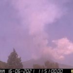 Nuova spettacolare eruzione dell’Etna: improvviso aumento dell’attività stromboliana, fontana di lava e trabocco lavico [FOTO]