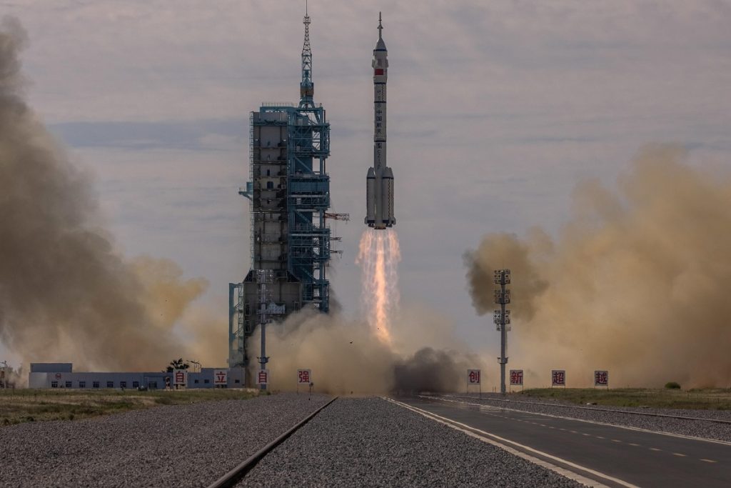 lancio astronauti cinesi