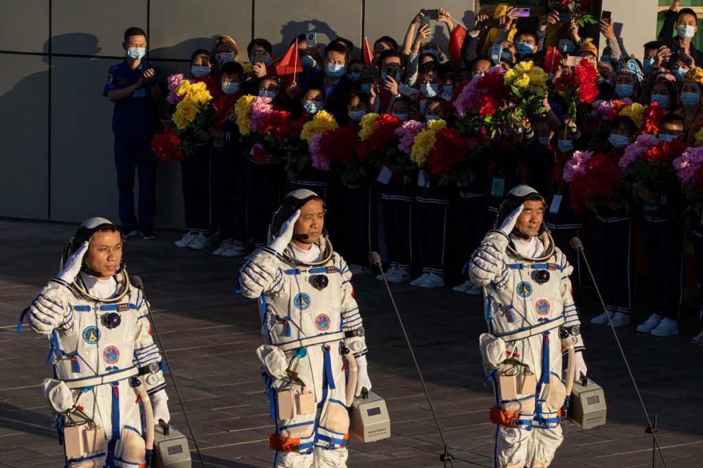 lancio astronauti cinesi