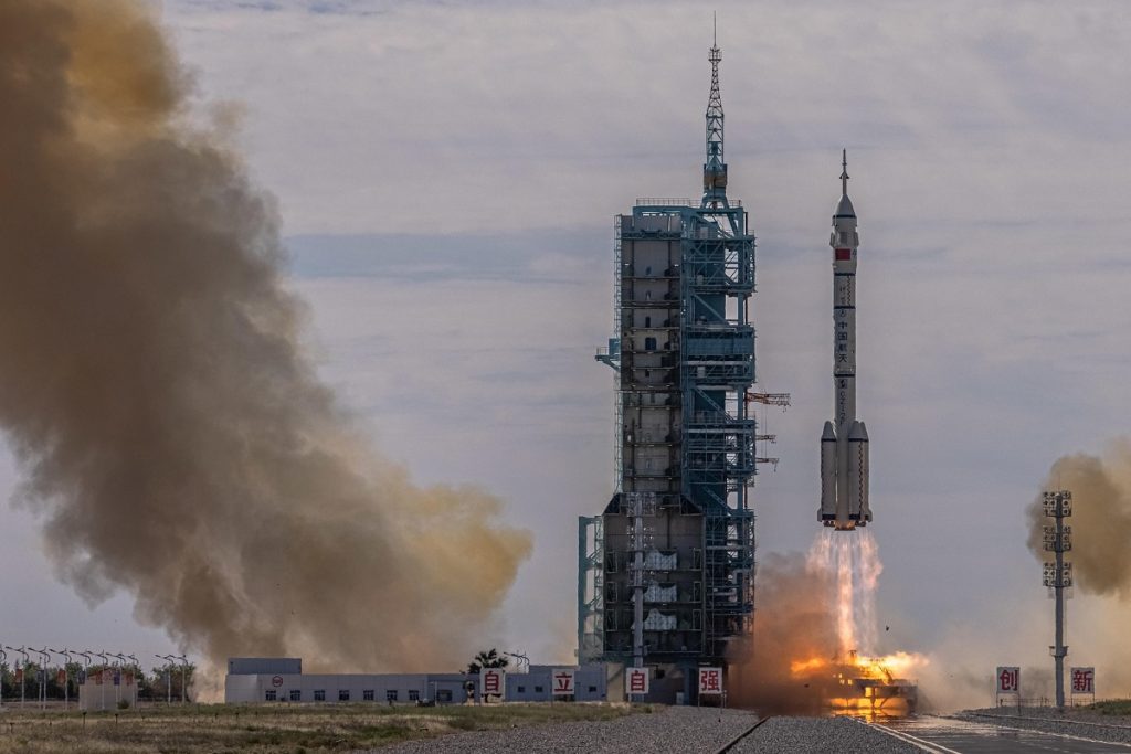 lancio astronauti cinesi