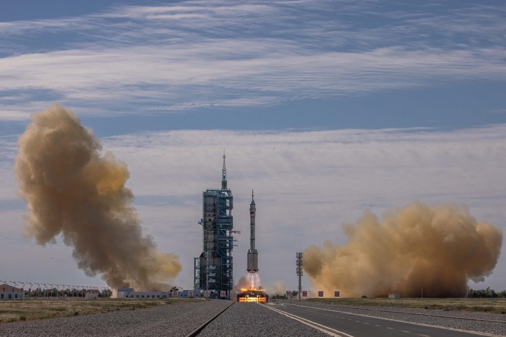 lancio astronauti cinesi